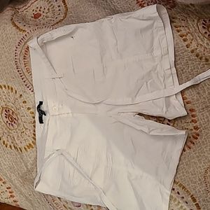 S w s size nine ladies white shorts